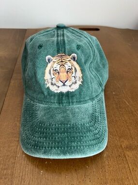 💕 Green Tiger Embroidered Cotton Cap